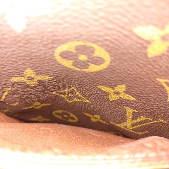 AUTHENTICATED, VINTAGE (LV) Louis Vuitton Monogram Danube Crossbody Bag - Picture 8 of 15